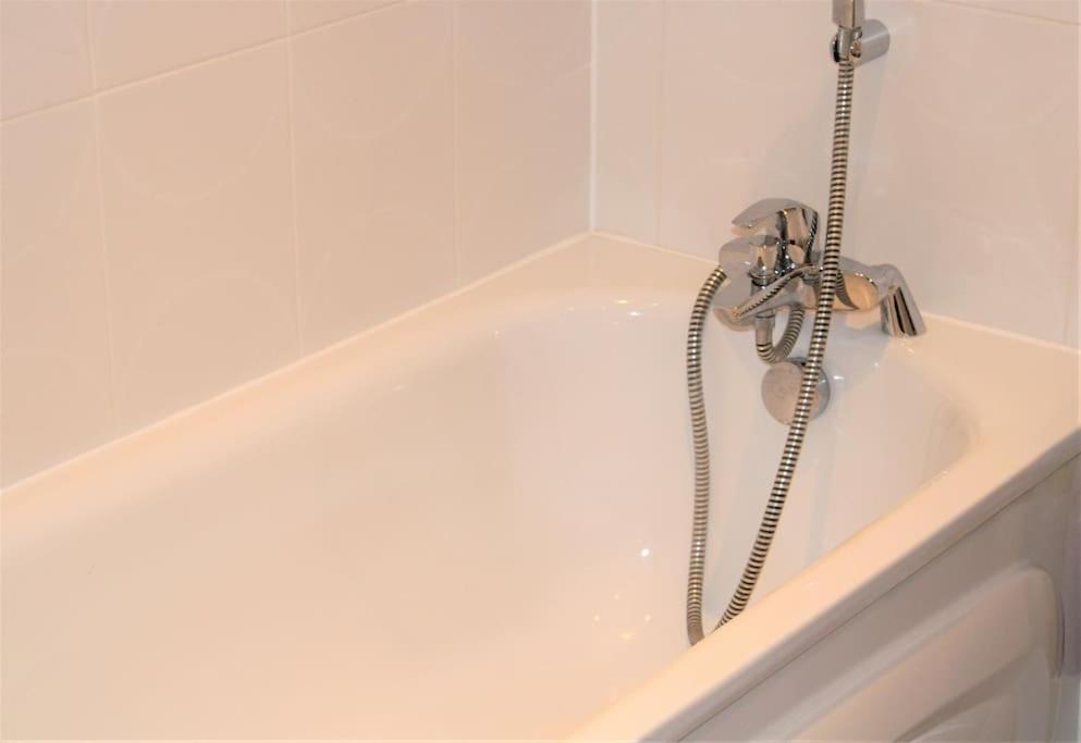 Lovely Modern Apartment Close To Town Centre Lexden Экстерьер фото